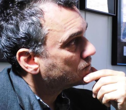 Professor Michael Hofmann's side profile. He looks to the right and rests his fingers on his chin.